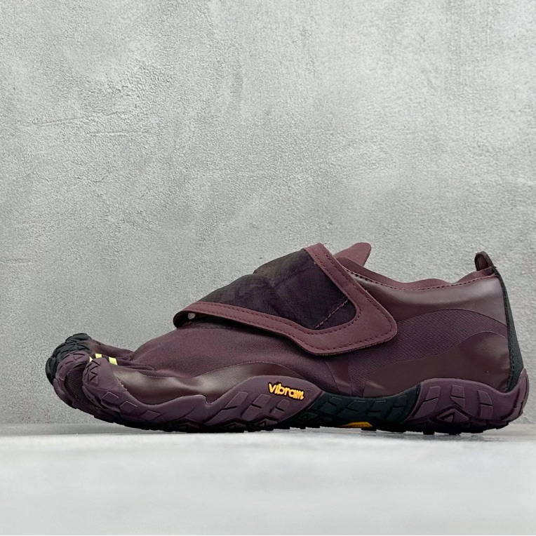 Vibram Slip-On Outdoor Shoe In Burgundy